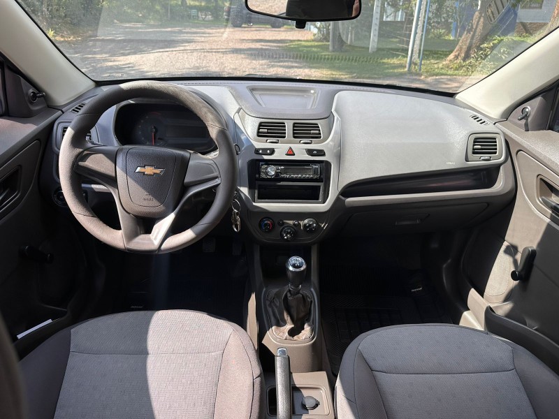 CHEVROLET COBALT 1.4 LS /2015 MENEGHINI VEÍCULOS ARROIO DO MEIO / Carros no Vale
