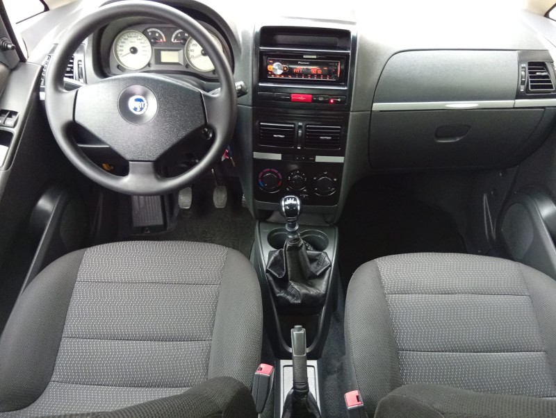 FIAT IDEA 1.4 ELX 8V 2005/2006 ALTERNATIVA VEÍCULOS LAJEADO / Carros no Vale