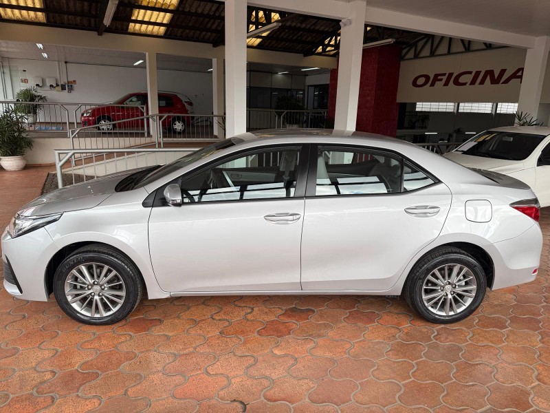 TOYOTA COROLLA 1.8 GLI UPPER 2019/2019 RIGAUTO VEÍCULOS VENÂNCIO AIRES / Carros no Vale