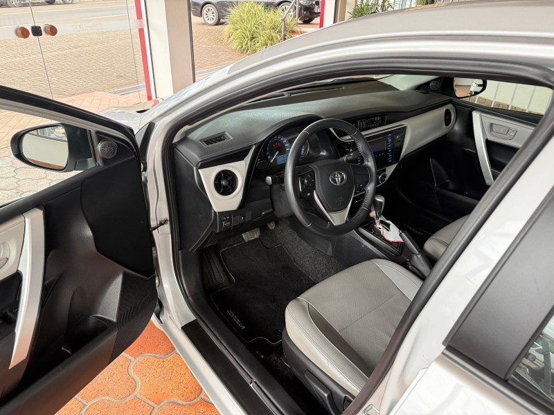 TOYOTA COROLLA 1.8 GLI UPPER 2019/2019 RIGAUTO VEÍCULOS VENÂNCIO AIRES / Carros no Vale