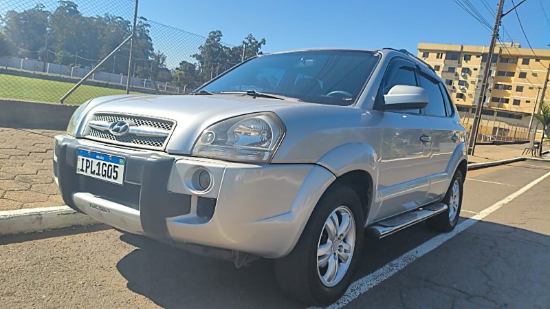 HYUNDAI TUCSON 2.0 16V MEC. 2007/2007 ADRIANO VEÍCULOS CRUZEIRO DO SUL / Carros no Vale