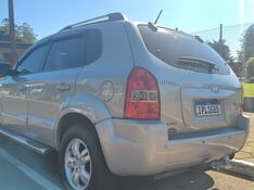 HYUNDAI TUCSON 2.0 16V MEC. 2007/2007 ADRIANO VEÍCULOS CRUZEIRO DO SUL / Carros no Vale