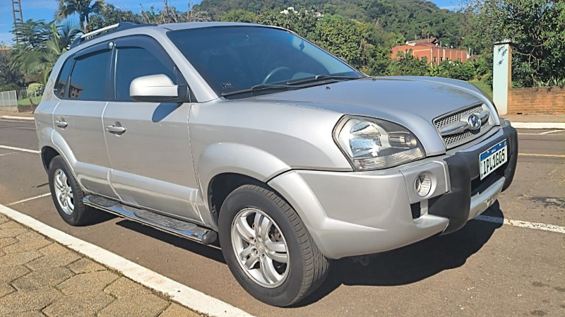 HYUNDAI TUCSON 2.0 16V MEC. 2007/2007 ADRIANO VEÍCULOS CRUZEIRO DO SUL / Carros no Vale
