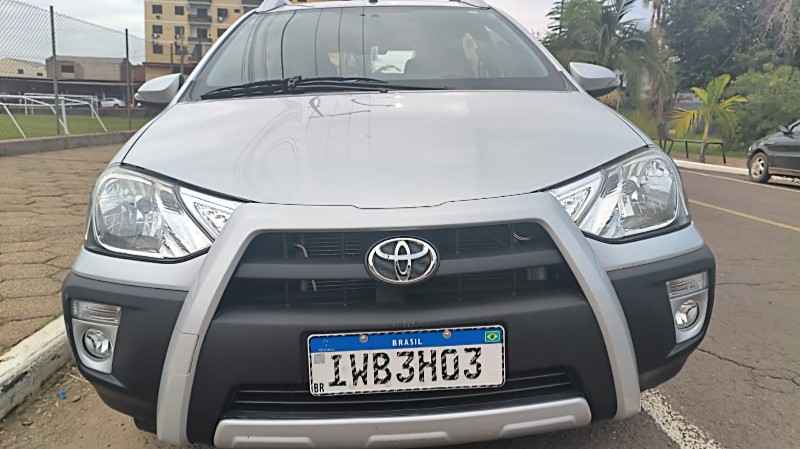 TOYOTA ETIOS 1.5 CROSS 2014/2015 ADRIANO VEÍCULOS CRUZEIRO DO SUL / Carros no Vale