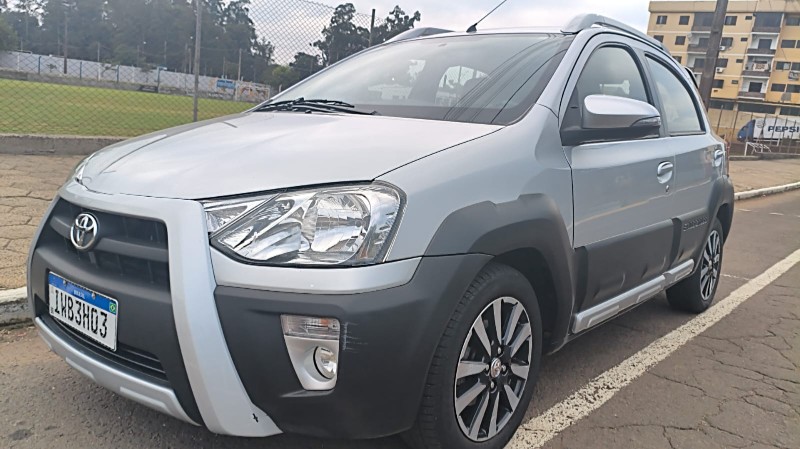 TOYOTA ETIOS 1.5 CROSS 2014/2015 ADRIANO VEÍCULOS CRUZEIRO DO SUL / Carros no Vale