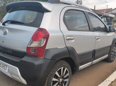 TOYOTA ETIOS 1.5 CROSS 2014/2015 ADRIANO VEÍCULOS CRUZEIRO DO SUL / Carros no Vale