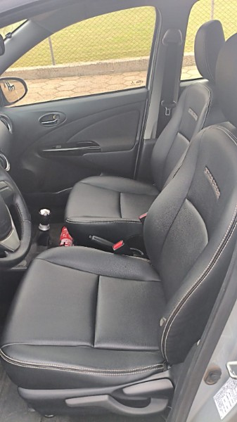 TOYOTA ETIOS 1.5 CROSS 2014/2015 ADRIANO VEÍCULOS CRUZEIRO DO SUL / Carros no Vale