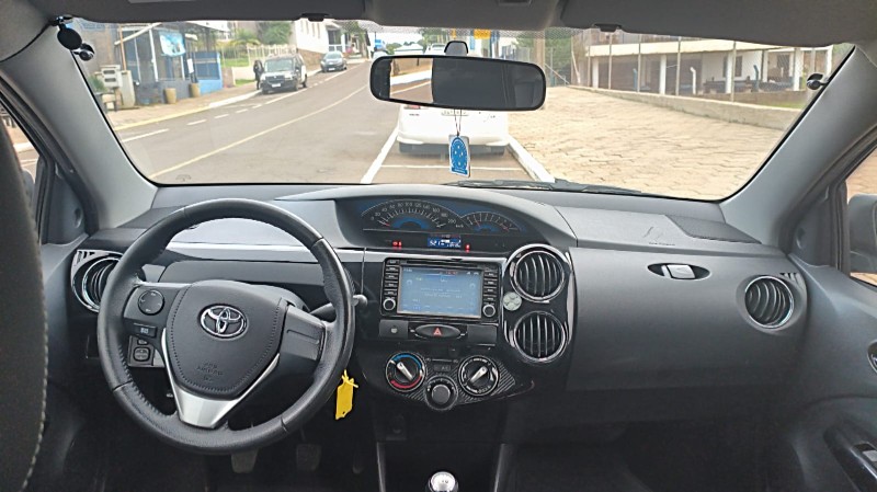 TOYOTA ETIOS 1.5 CROSS 2014/2015 ADRIANO VEÍCULOS CRUZEIRO DO SUL / Carros no Vale