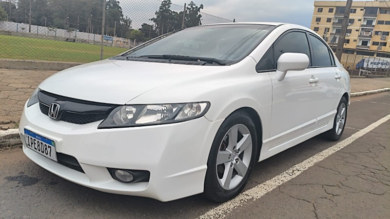 HONDA CIVIC 1.8 LXS 16V FLEX 4P AUTOMÁTICO 2008/2008 ADRIANO VEÍCULOS CRUZEIRO DO SUL / Carros no Vale