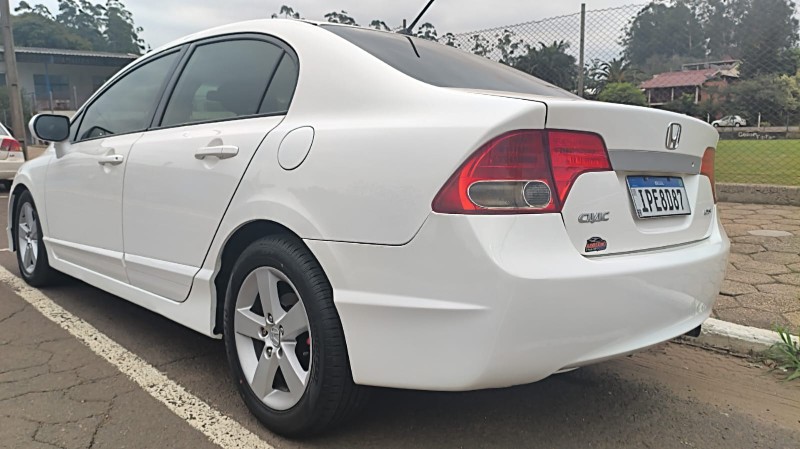 HONDA CIVIC 1.8 LXS 16V FLEX 4P AUTOMÁTICO 2008/2008 ADRIANO VEÍCULOS CRUZEIRO DO SUL / Carros no Vale