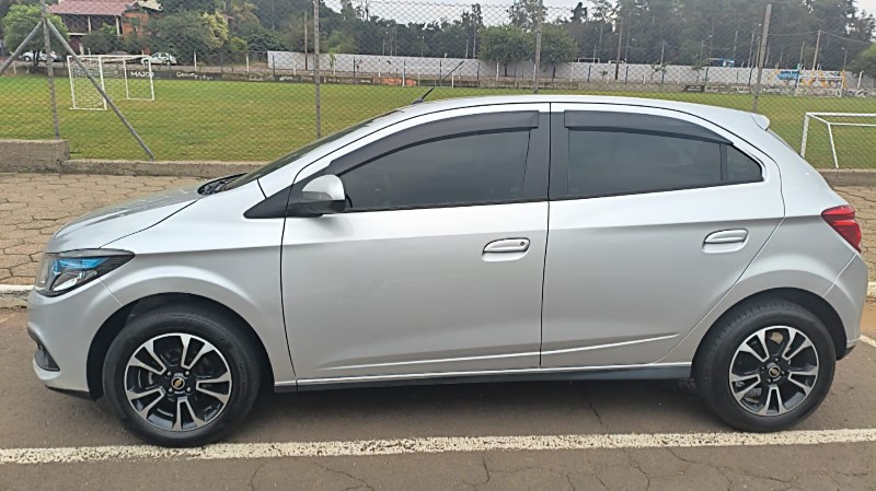 CHEVROLET ONIX 1.4 MT LT 2013/2013 ADRIANO VEÍCULOS CRUZEIRO DO SUL / Carros no Vale