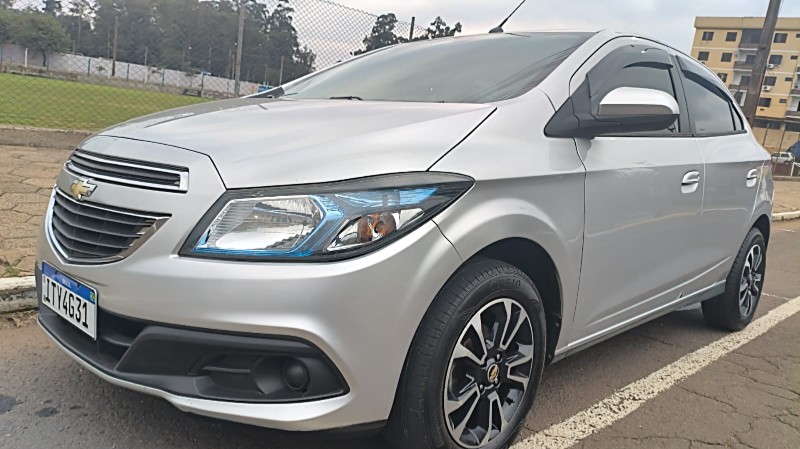 CHEVROLET ONIX 1.4 MT LT 2013/2013 ADRIANO VEÍCULOS CRUZEIRO DO SUL / Carros no Vale