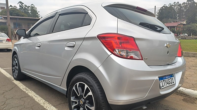 CHEVROLET ONIX 1.4 MT LT 2013/2013 ADRIANO VEÍCULOS CRUZEIRO DO SUL / Carros no Vale