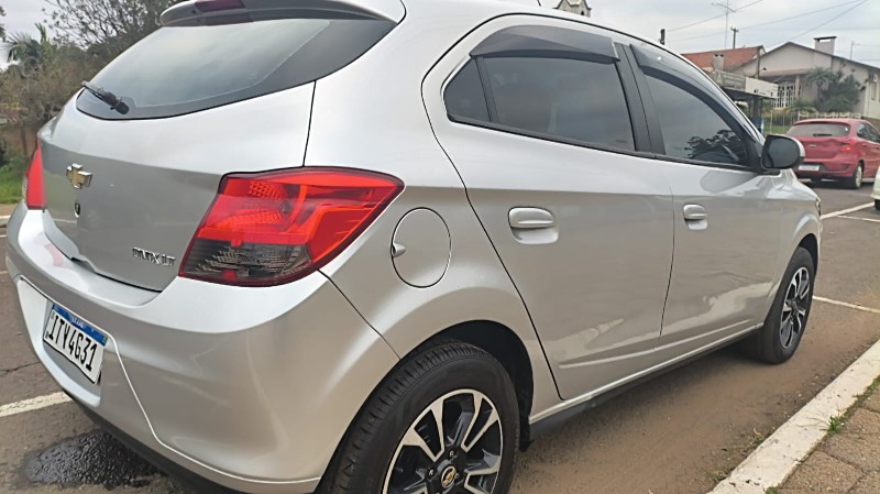 CHEVROLET ONIX 1.4 MT LT 2013/2013 ADRIANO VEÍCULOS CRUZEIRO DO SUL / Carros no Vale