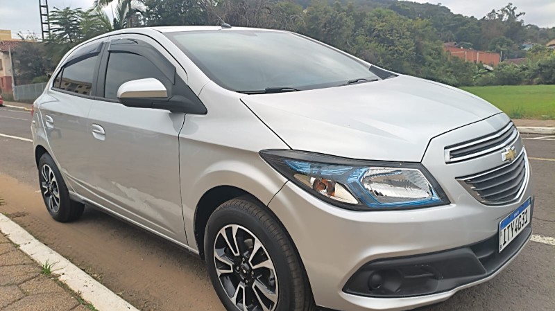 CHEVROLET ONIX 1.4 MT LT 2013/2013 ADRIANO VEÍCULOS CRUZEIRO DO SUL / Carros no Vale
