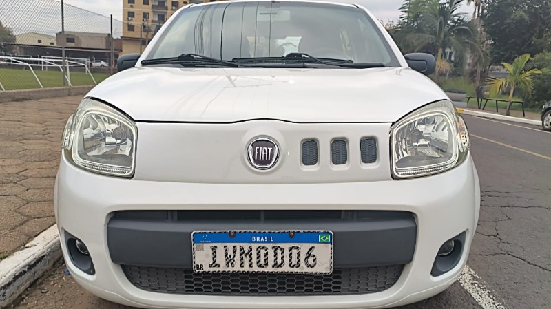 FIAT UNO 1.0 EVO VIVACE 8V FLEX 4P MANUAL 2012/2013 ADRIANO VEÍCULOS CRUZEIRO DO SUL / Carros no Vale
