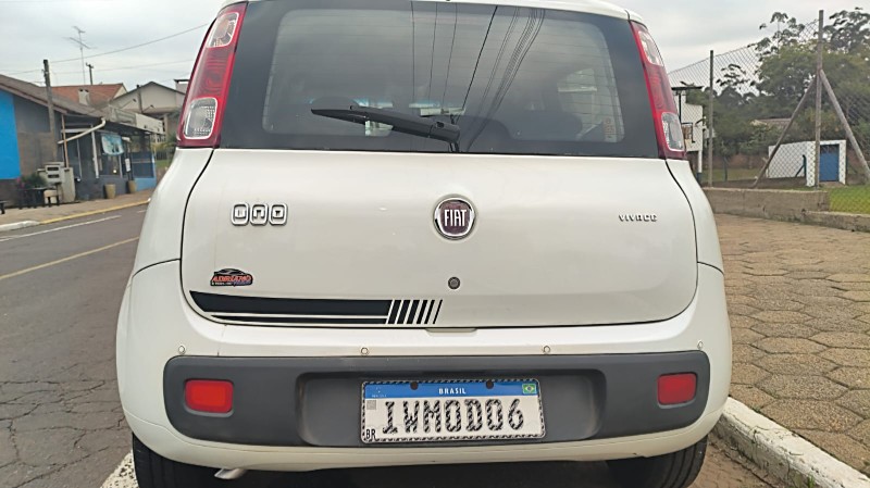 FIAT UNO 1.0 EVO VIVACE 8V FLEX 4P MANUAL 2012/2013 ADRIANO VEÍCULOS CRUZEIRO DO SUL / Carros no Vale