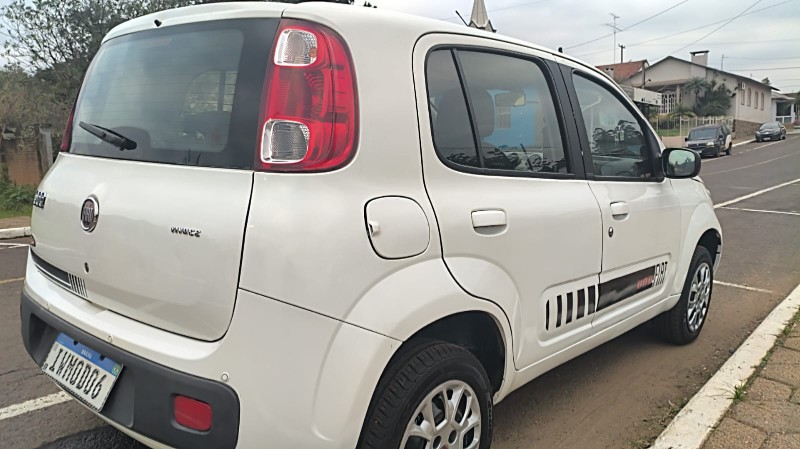 FIAT UNO 1.0 EVO VIVACE 8V FLEX 4P MANUAL 2012/2013 ADRIANO VEÍCULOS CRUZEIRO DO SUL / Carros no Vale