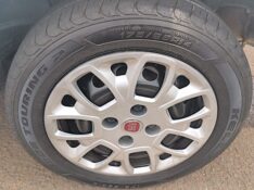 FIAT UNO 1.0 EVO VIVACE 8V FLEX 4P MANUAL 2012/2013 ADRIANO VEÍCULOS CRUZEIRO DO SUL / Carros no Vale