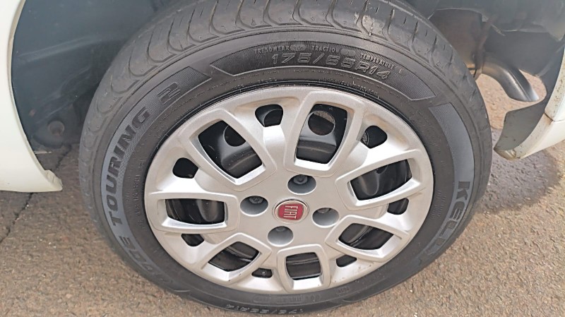 FIAT UNO 1.0 EVO VIVACE 8V FLEX 4P MANUAL 2012/2013 ADRIANO VEÍCULOS CRUZEIRO DO SUL / Carros no Vale