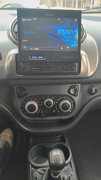 FIAT UNO 1.0 EVO VIVACE 8V FLEX 4P MANUAL 2012/2013 ADRIANO VEÍCULOS CRUZEIRO DO SUL / Carros no Vale