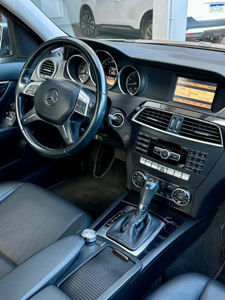 MERCEDES-BENZ C 180 1.8 CGI CLASSIC 16V TURBO 2011/2012 SÉTIMA VEÍCULOS GUAPORÉ / Carros no Vale
