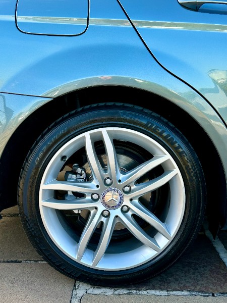 MERCEDES-BENZ C 180 1.8 CGI CLASSIC 16V TURBO 2011/2012 SÉTIMA VEÍCULOS GUAPORÉ / Carros no Vale