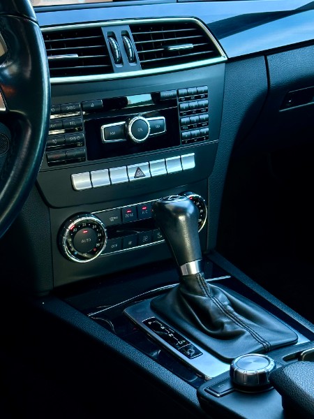 MERCEDES-BENZ C 180 1.8 CGI CLASSIC 16V TURBO 2011/2012 SÉTIMA VEÍCULOS GUAPORÉ / Carros no Vale