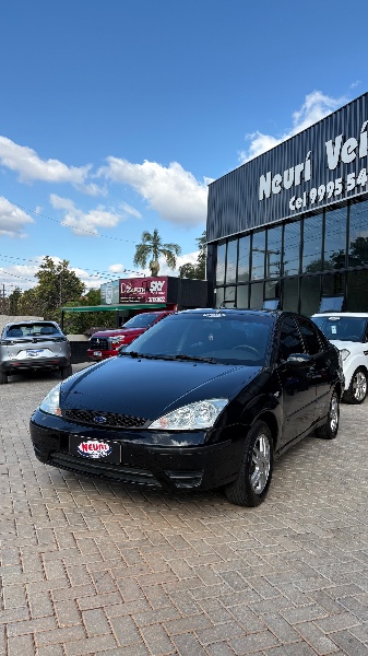FORD FOCUS SEDAN FOCUS SEDAN 2.0 FLEX 4P AUT. 2004/2004 NEURI VEÍCULOS LAJEADO / Carros no Vale