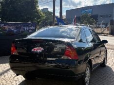FORD FOCUS SEDAN FOCUS SEDAN 2.0 FLEX 4P AUT. 2004/2004 NEURI VEÍCULOS LAJEADO / Carros no Vale