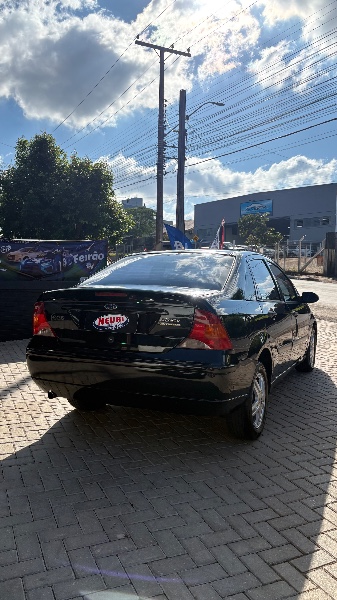 FORD FOCUS SEDAN FOCUS SEDAN 2.0 FLEX 4P AUT. 2004/2004 NEURI VEÍCULOS LAJEADO / Carros no Vale