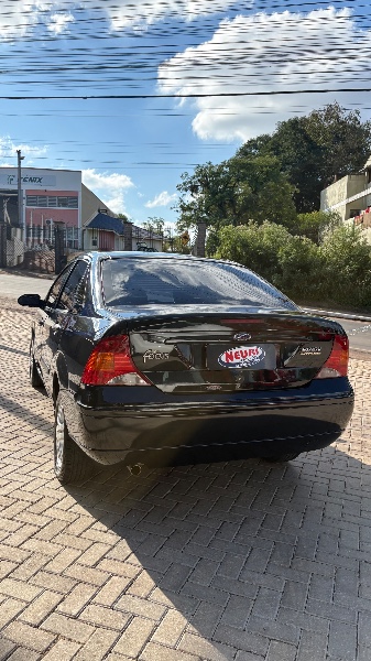 FORD FOCUS SEDAN FOCUS SEDAN 2.0 FLEX 4P AUT. 2004/2004 NEURI VEÍCULOS LAJEADO / Carros no Vale