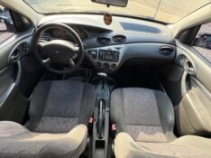 FORD FOCUS SEDAN FOCUS SEDAN 2.0 FLEX 4P AUT. 2004/2004 NEURI VEÍCULOS LAJEADO / Carros no Vale