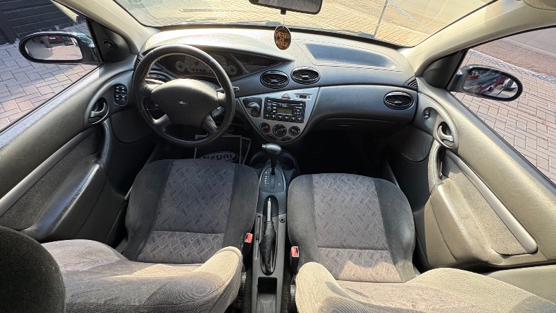 FORD FOCUS SEDAN FOCUS SEDAN 2.0 FLEX 4P AUT. 2004/2004 NEURI VEÍCULOS LAJEADO / Carros no Vale