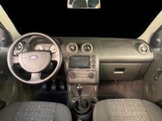 FORD FIESTA 1.0 PERSONNALITE 8V 2002/2003 DUARTE VEÍCULOS PORTO ALEGRE / Carros no Vale