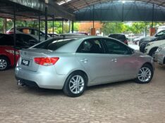 KIA CERATO 1.6 EX3 SEDAN 16V GASOLINA 4P AUTOMÁTICO 2010/2011 RICARDO VEÍCULOS TEUTÔNIA / Carros no Vale