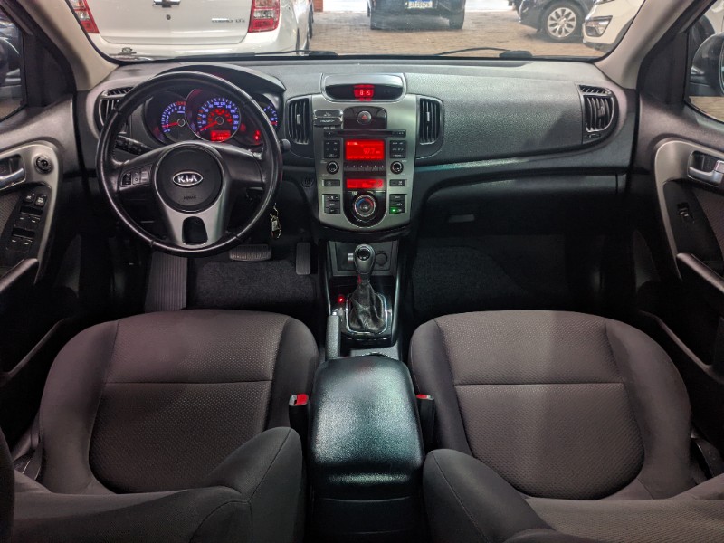 KIA CERATO 1.6 EX3 SEDAN 16V GASOLINA 4P AUTOMÁTICO 2010/2011 RICARDO VEÍCULOS TEUTÔNIA / Carros no Vale