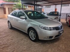 KIA CERATO 1.6 EX3 SEDAN 16V GASOLINA 4P AUTOMÁTICO 2010/2011 RICARDO VEÍCULOS TEUTÔNIA / Carros no Vale