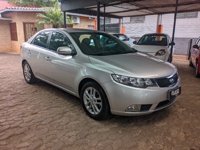 KIA CERATO 1.6 EX3 SEDAN 16V GASOLINA 4P AUTOMÁTICO 2010/2011 RICARDO VEÍCULOS TEUTÔNIA / Carros no Vale