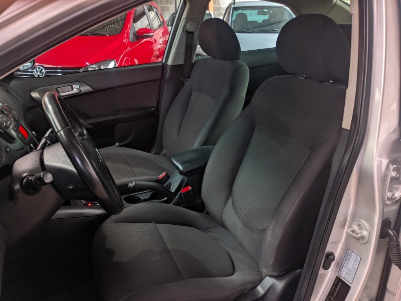KIA CERATO 1.6 EX3 SEDAN 16V GASOLINA 4P AUTOMÁTICO 2010/2011 RICARDO VEÍCULOS TEUTÔNIA / Carros no Vale