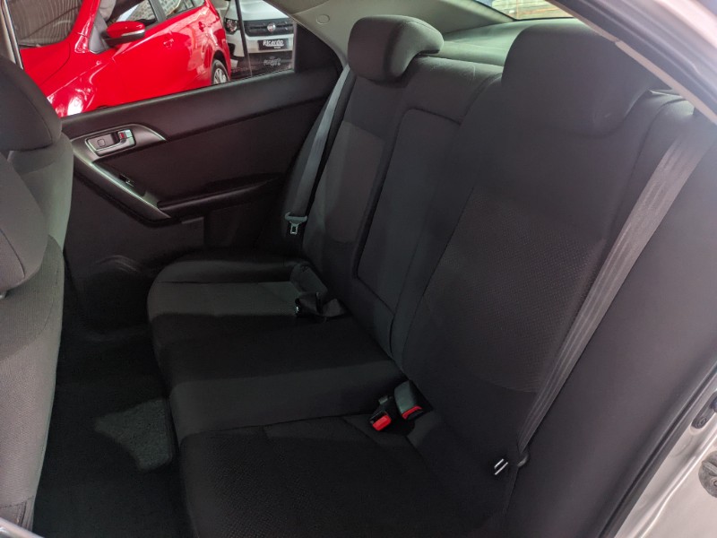 KIA CERATO 1.6 EX3 SEDAN 16V GASOLINA 4P AUTOMÁTICO 2010/2011 RICARDO VEÍCULOS TEUTÔNIA / Carros no Vale