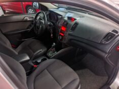 KIA CERATO 1.6 EX3 SEDAN 16V GASOLINA 4P AUTOMÁTICO 2010/2011 RICARDO VEÍCULOS TEUTÔNIA / Carros no Vale