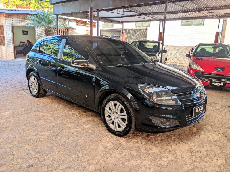 CHEVROLET VECTRA GT VECTRA 2.0 MPFI GT HATCH 8V FLEX 4P MANUAL 2010/2011 RICARDO VEÍCULOS TEUTÔNIA / Carros no Vale