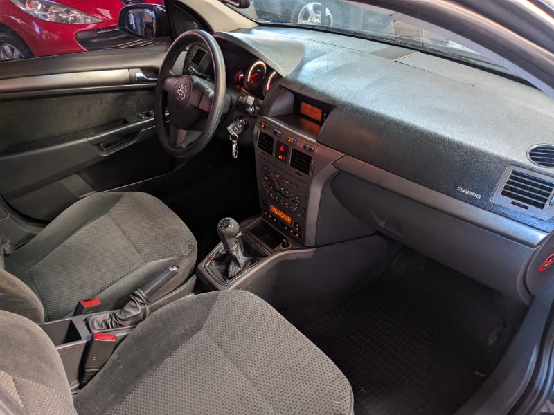 CHEVROLET VECTRA GT VECTRA 2.0 MPFI GT HATCH 8V FLEX 4P MANUAL 2010/2011 RICARDO VEÍCULOS TEUTÔNIA / Carros no Vale