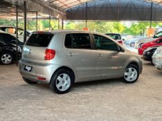 VOLKSWAGEN FOX 1.0 MI TREND 8V 2012/2013 RICARDO VEÍCULOS TEUTÔNIA / Carros no Vale