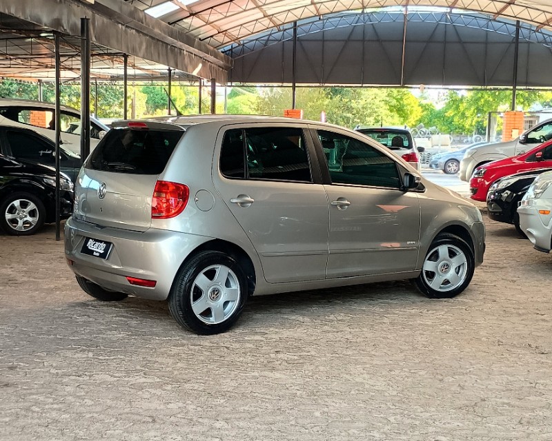 VOLKSWAGEN FOX 1.0 MI TREND 8V 2012/2013 RICARDO VEÍCULOS TEUTÔNIA / Carros no Vale
