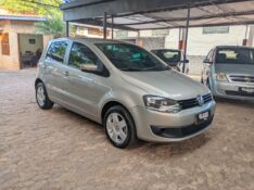VOLKSWAGEN FOX 1.0 MI TREND 8V 2012/2013 RICARDO VEÍCULOS TEUTÔNIA / Carros no Vale