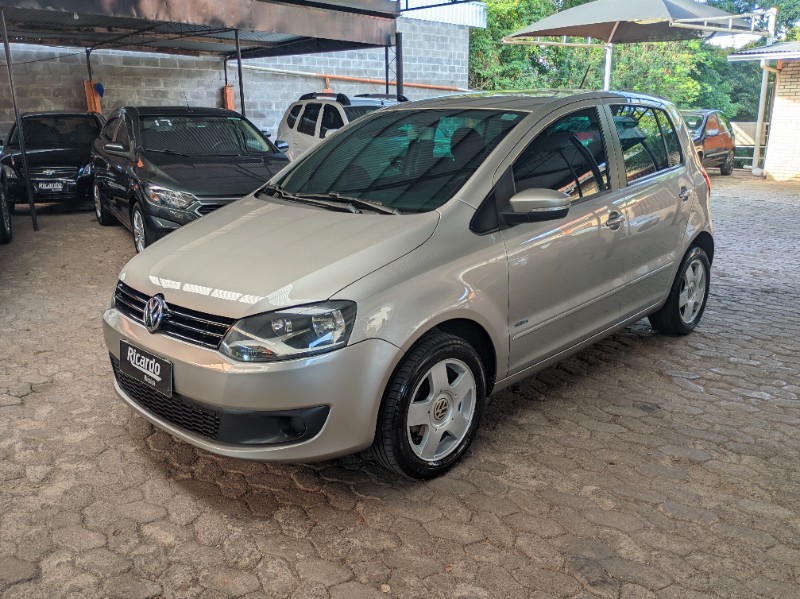 VOLKSWAGEN FOX 1.0 MI TREND 8V 2012/2013 RICARDO VEÍCULOS TEUTÔNIA / Carros no Vale