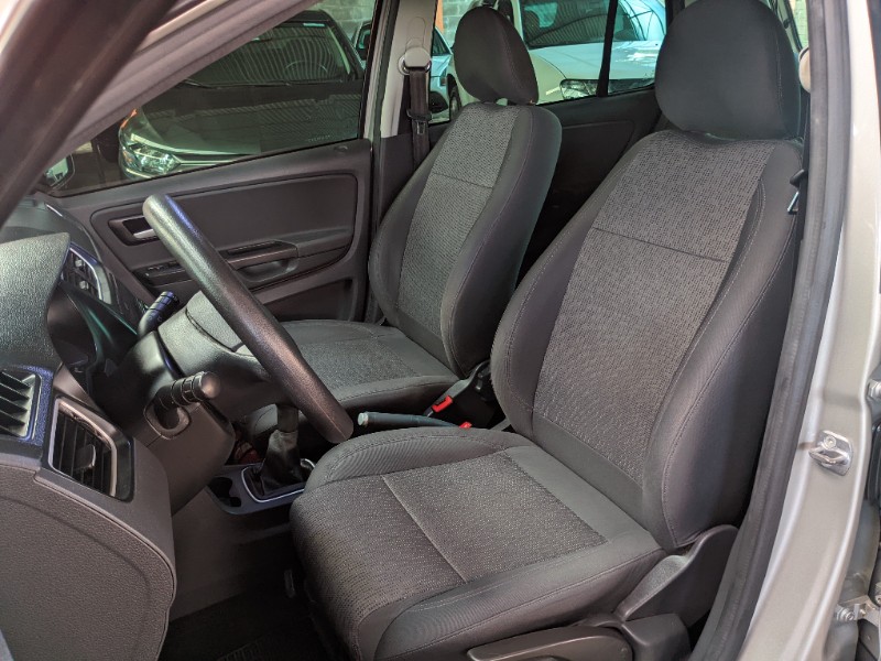 VOLKSWAGEN FOX 1.0 MI TREND 8V 2012/2013 RICARDO VEÍCULOS TEUTÔNIA / Carros no Vale