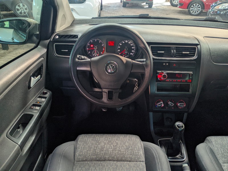 VOLKSWAGEN FOX 1.0 MI TREND 8V 2012/2013 RICARDO VEÍCULOS TEUTÔNIA / Carros no Vale